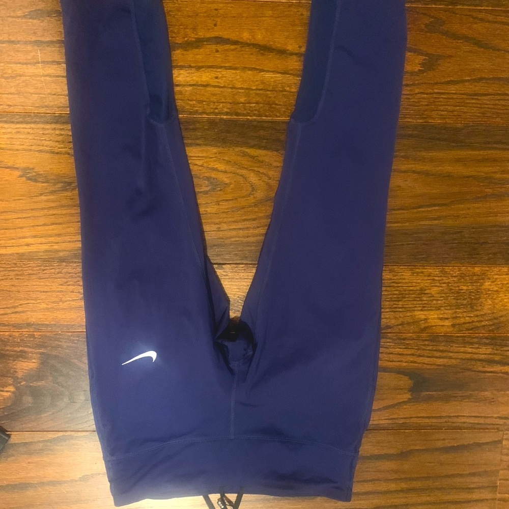 Nike athletic leggings crop
